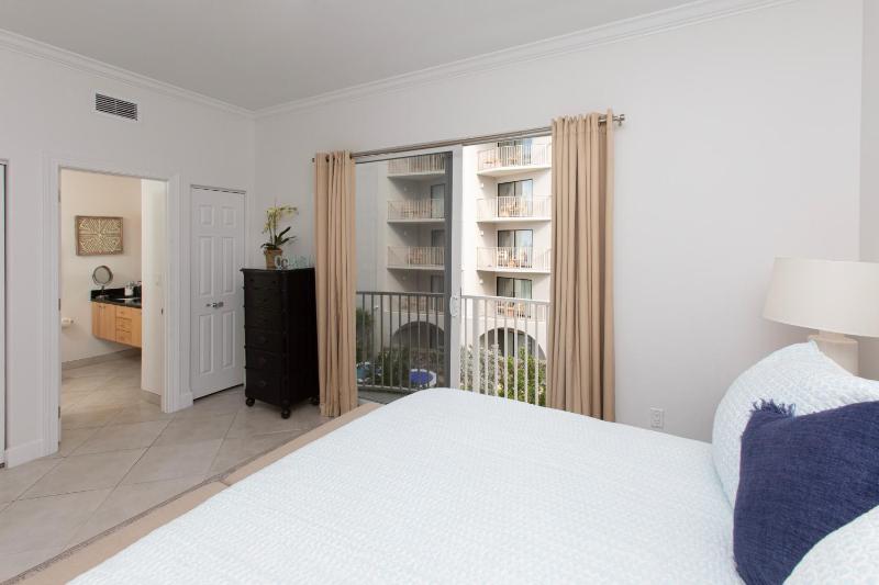 Beachfront 2Br Condo King Queen Sunset Views - image 7