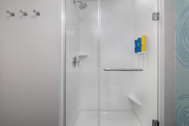 King Room with Walk-In Shower image 2