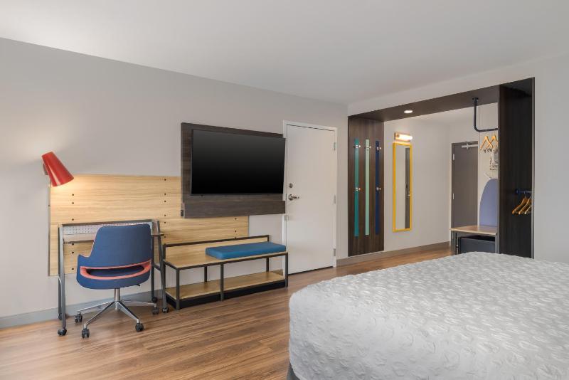 King Room with Bath Tub - Mobility Access image 2