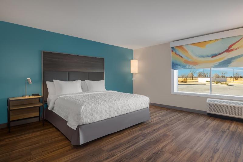 King Room with Bath Tub - Mobility Access image 3
