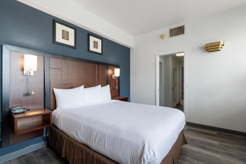 1 Queen Bed, One-Bedroom, Suite, Non-Smoking image 4