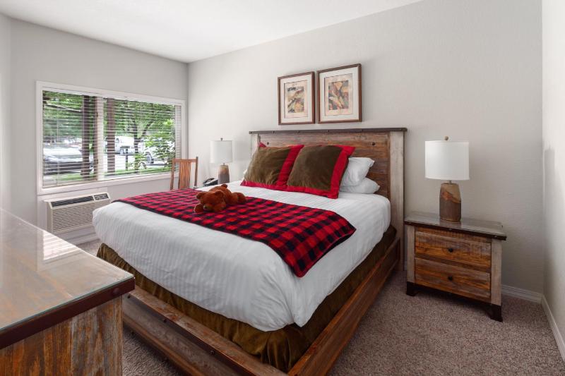 Lakefront Two-Bedroom Condo image 3