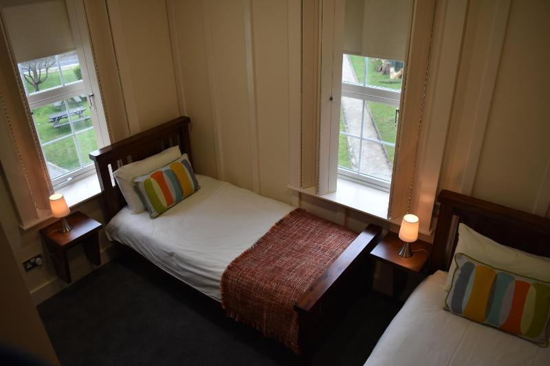 Twin Room image 1
