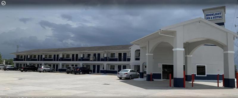 Moonlight Inn & Suites - image 5