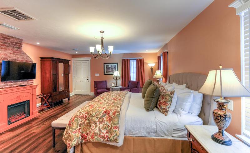 Premium King Room - Casa De Solana image 3