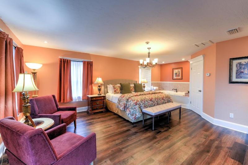 Premium King Room - Casa De Solana image 3