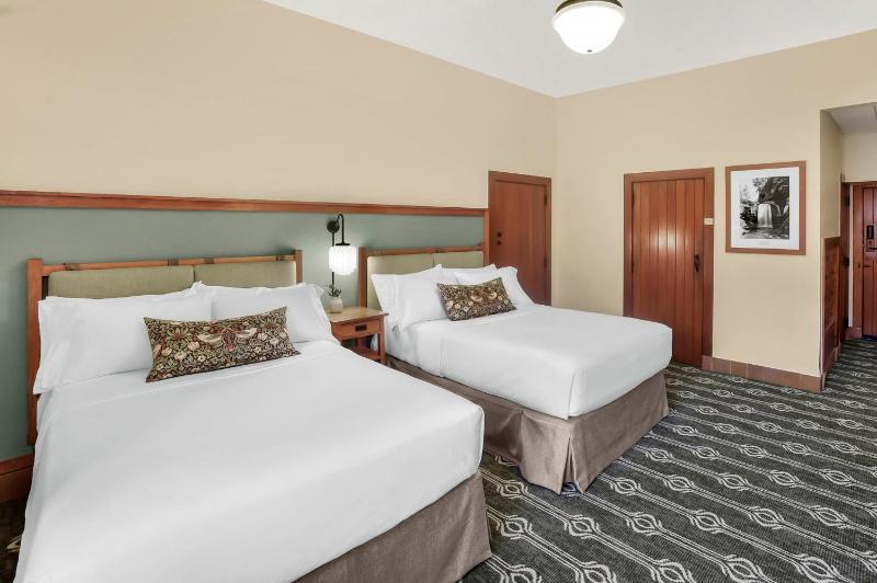 Deluxe Resort View 2 Double Beds image 2