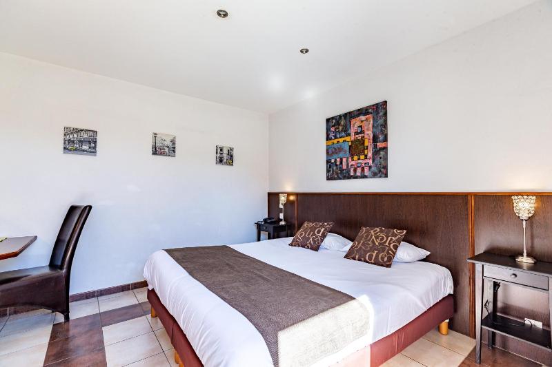 Budget Double Room image 3