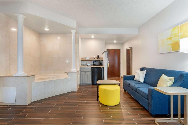 King Suite with Jetted Tub image 3