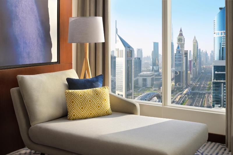 Deluxe King Room with City View - Club Room  image 4
