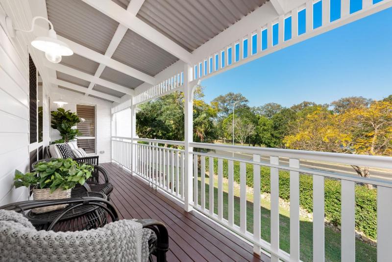 The Duchess - Stunning Hamptons Oasis with Pool - image 8