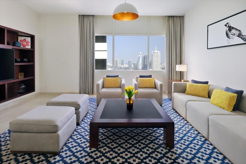 One-Bedroom Executive Suite - High Floor image 1