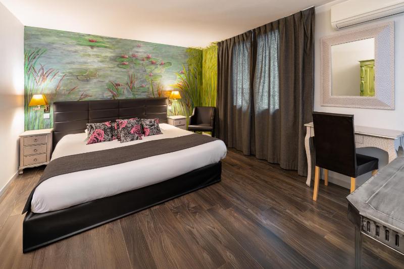 Superior Double Room image 3