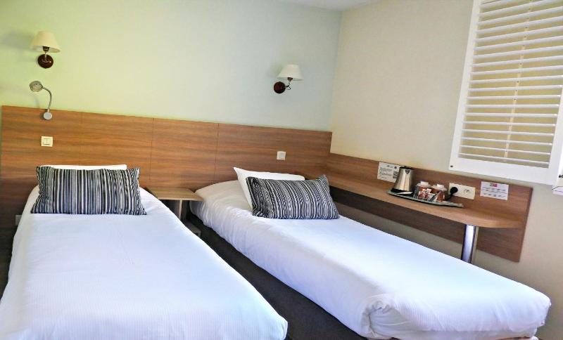 Twin Room image 1