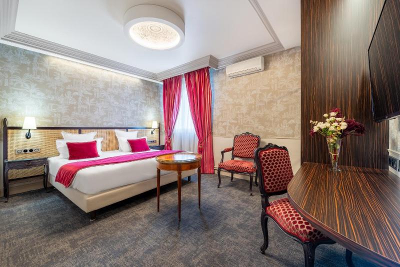 Standard Twin Room image 1