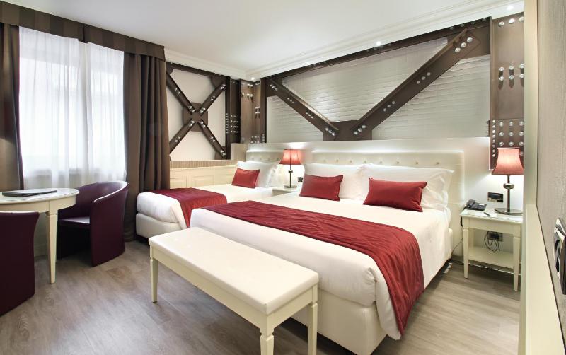 Deluxe Triple Room image 4