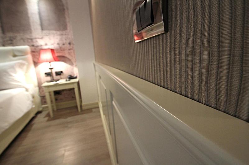 Deluxe Triple Room image 4
