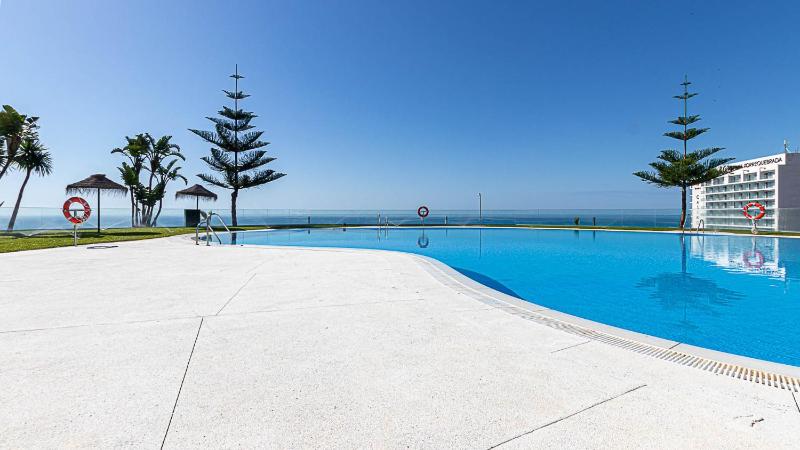 Marvelous views pools steps to the beach! - image 28