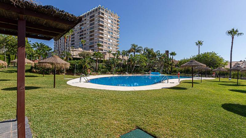 Marvelous views pools steps to the beach! - image 10