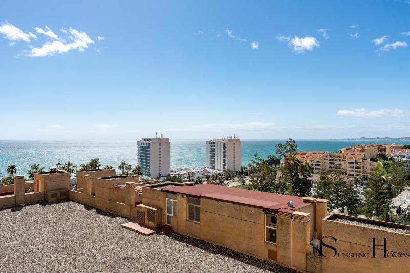 Marvelous views pools steps to the beach! - image 3