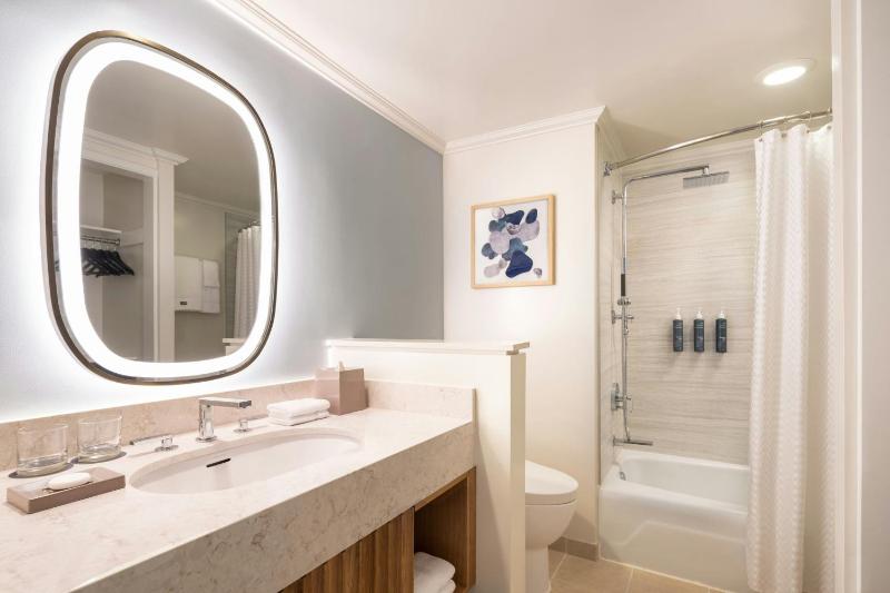 Tower City No Balcony, Larger Guest room, 2 Double, City view image 2