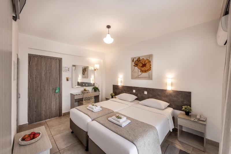 Double or Twin Room image 3