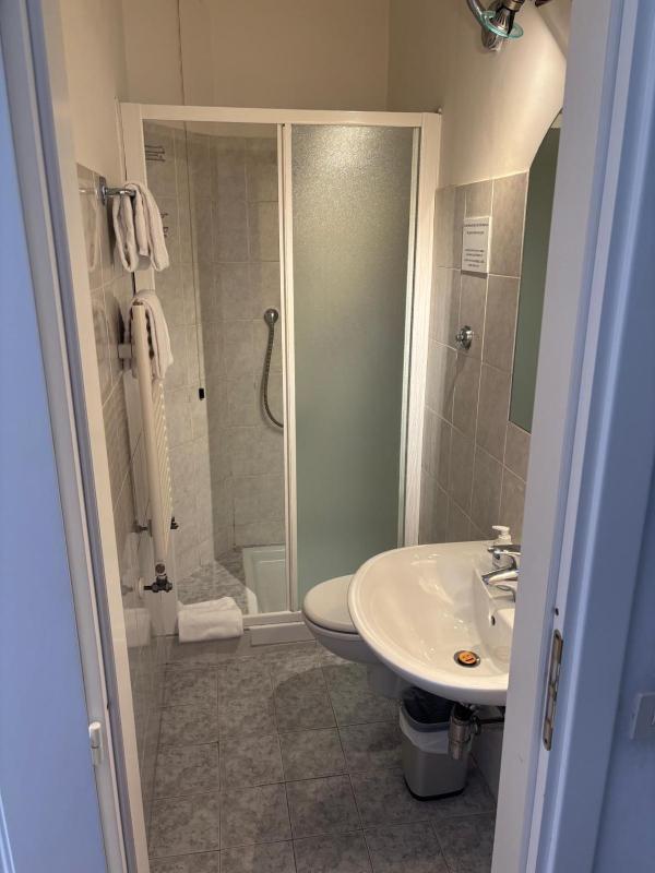 Economy Double Room image 3