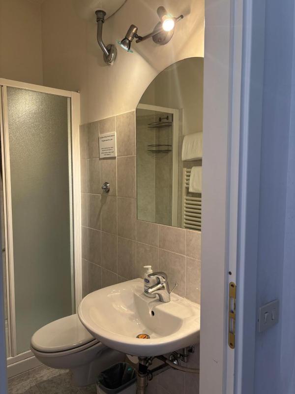 Economy Double Room image 2