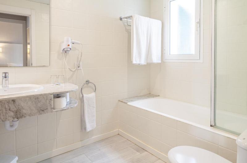 Two Bedroom Premium Suite - Water Park Access Included (2 Adults + 2 Children)  image 4