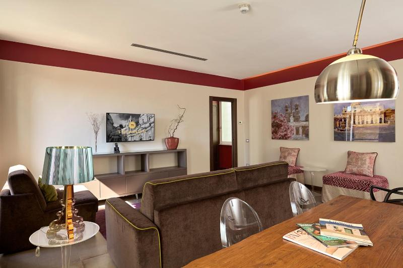 Superior One-Bedroom Apartment with Balcony and View image 4