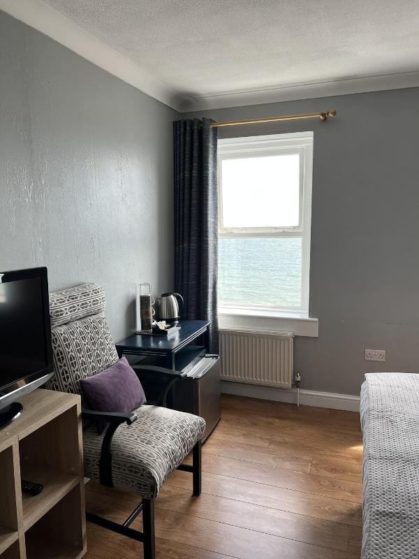 Deluxe Triple Room with Sea View image 3