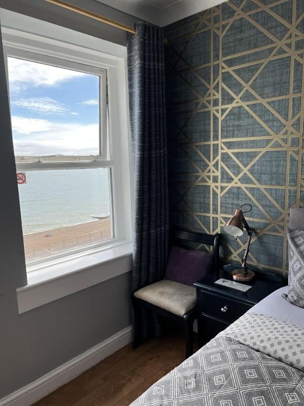 Deluxe Triple Room with Sea View image 4