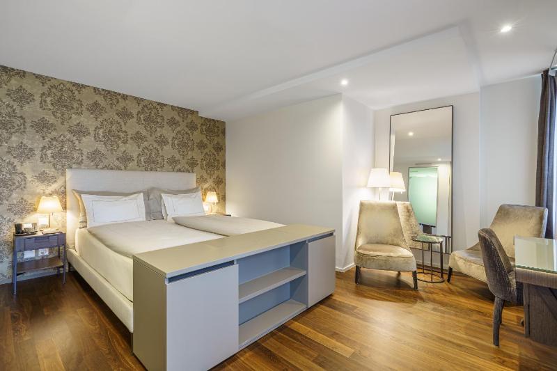 Superior Double Room image 1