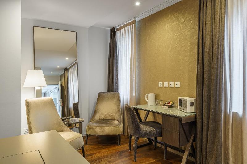 Superior Double Room image 2