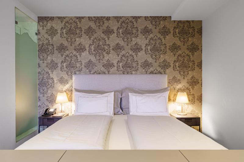 Superior Double Room image 4