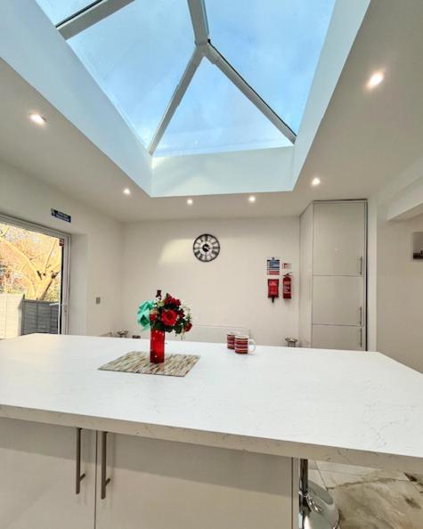 Luxury and spacious 3 bedroom home in Southampton - image 37