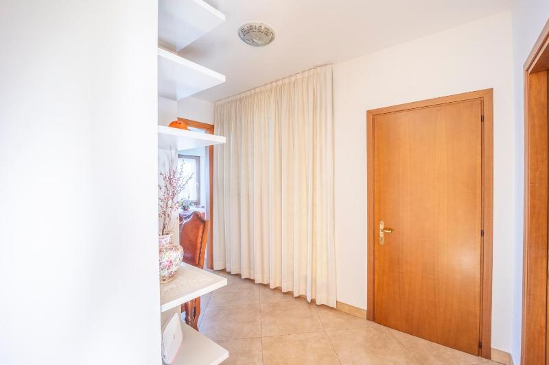 One-Bedroom Apartment image 1