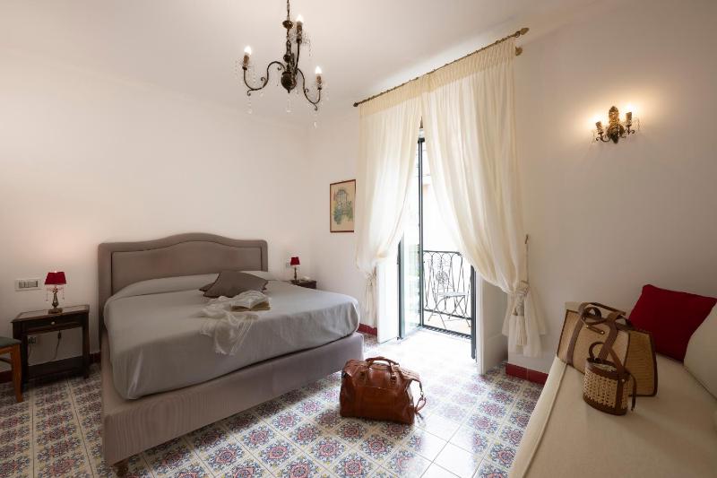 Superior Double or Twin Room with Balcony image 2