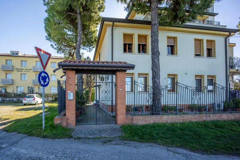 One-Bedroom Apartment image 4