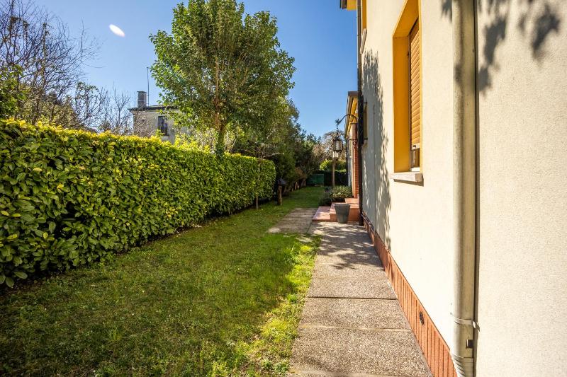 One-Bedroom Apartment image 2