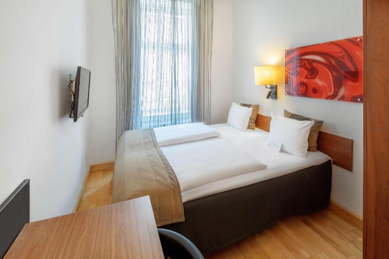 Small Double Room image 1