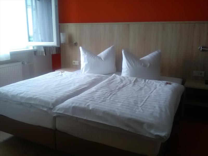 Standard Double Room image 1
