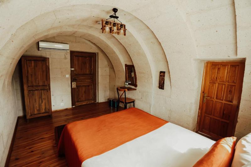 Double or Twin Room image 3
