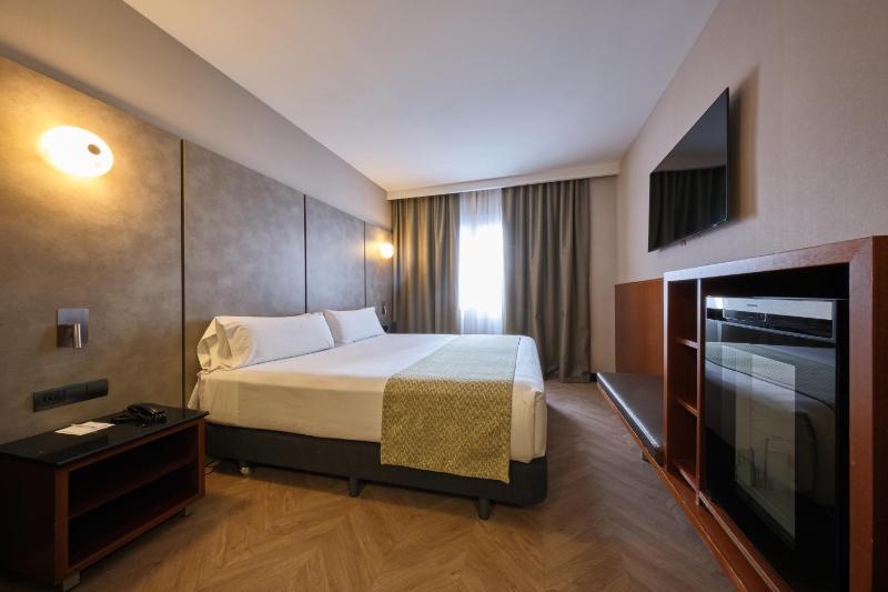 Premium Double or Twin Room image 3