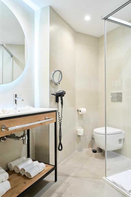 Double Room with Terrace image 3