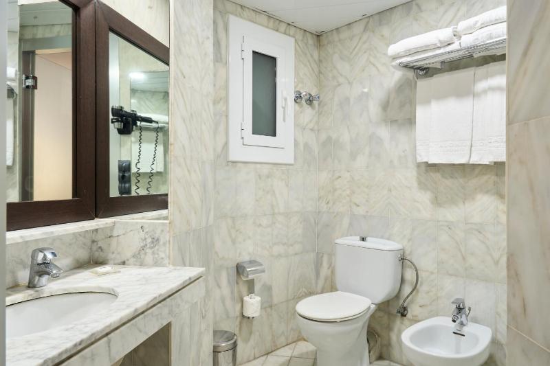 Double Room with Terrace image 4