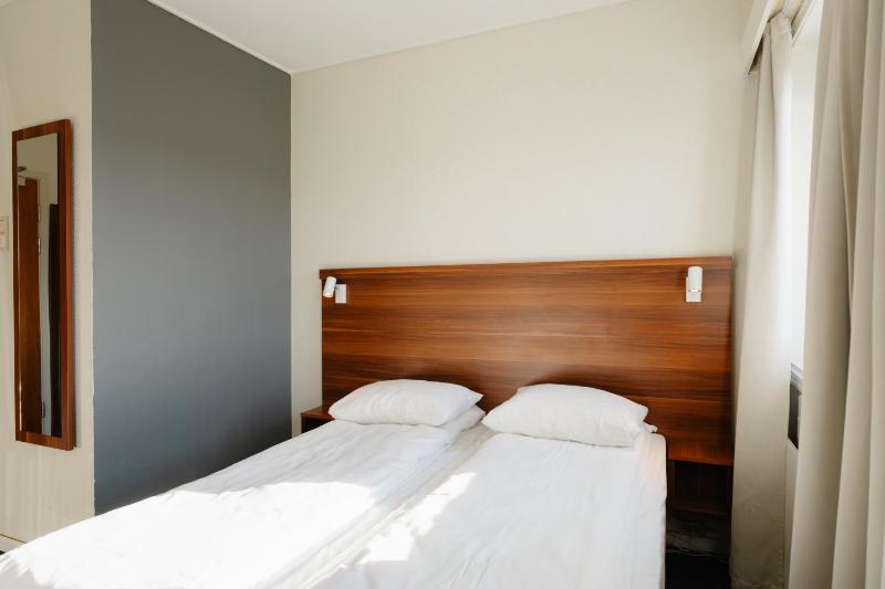 Economy Twin Room image 2