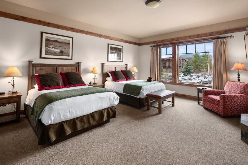 Queen Room with Two Queen Beds image 1