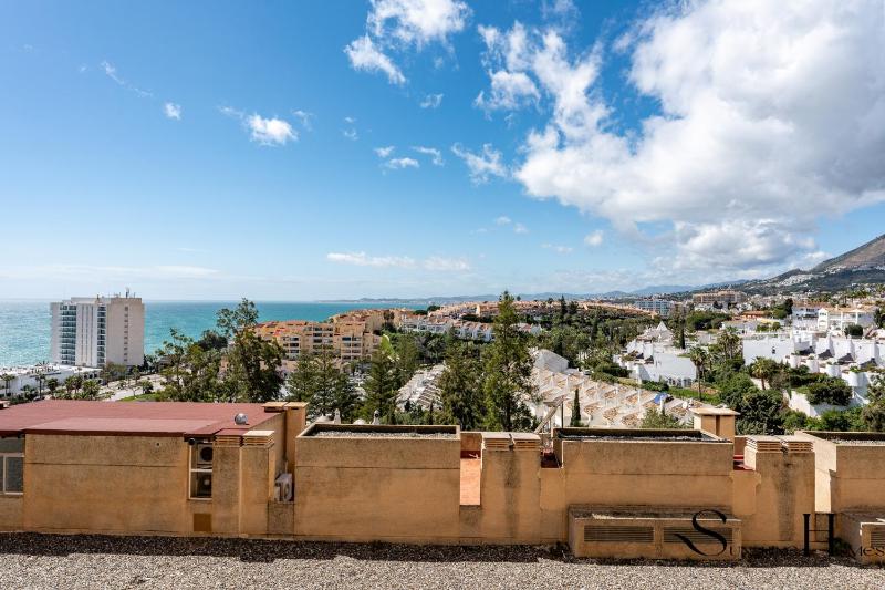 Marvelous views pools steps to the beach! - image 14