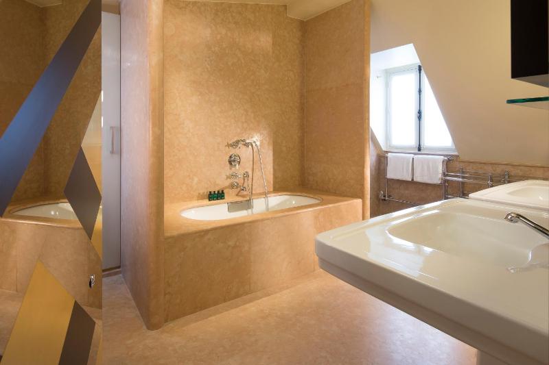 Suite - Swimming Pool / Hammam Access upon reservation image 2